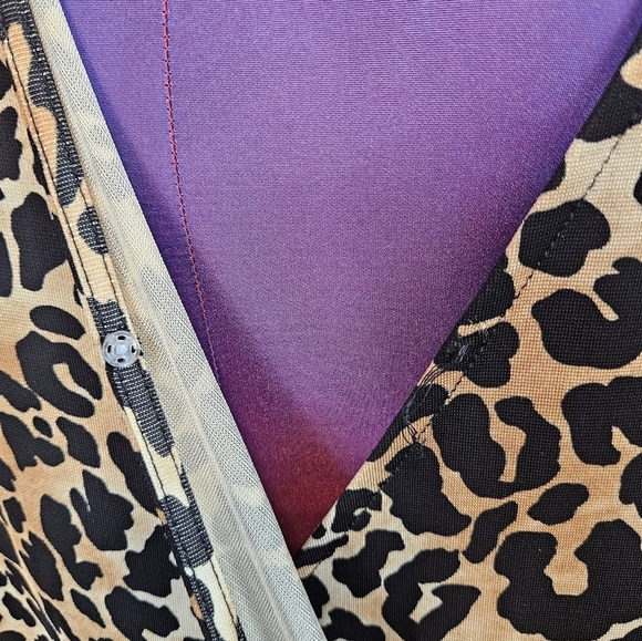 Talbots Leopard Print Wrap Blouse Size Large Women's - Picture 7 of 10